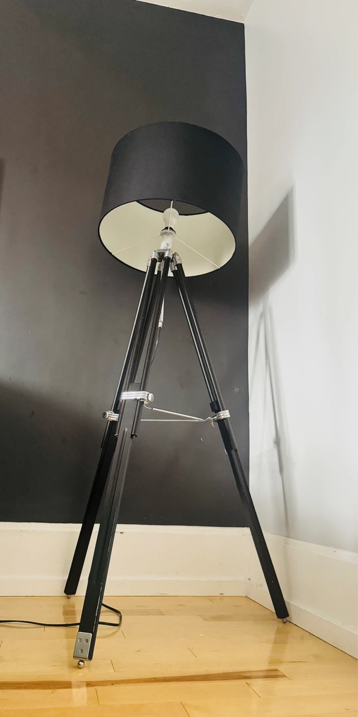 Lampe sur pied trépied noire - photo 4