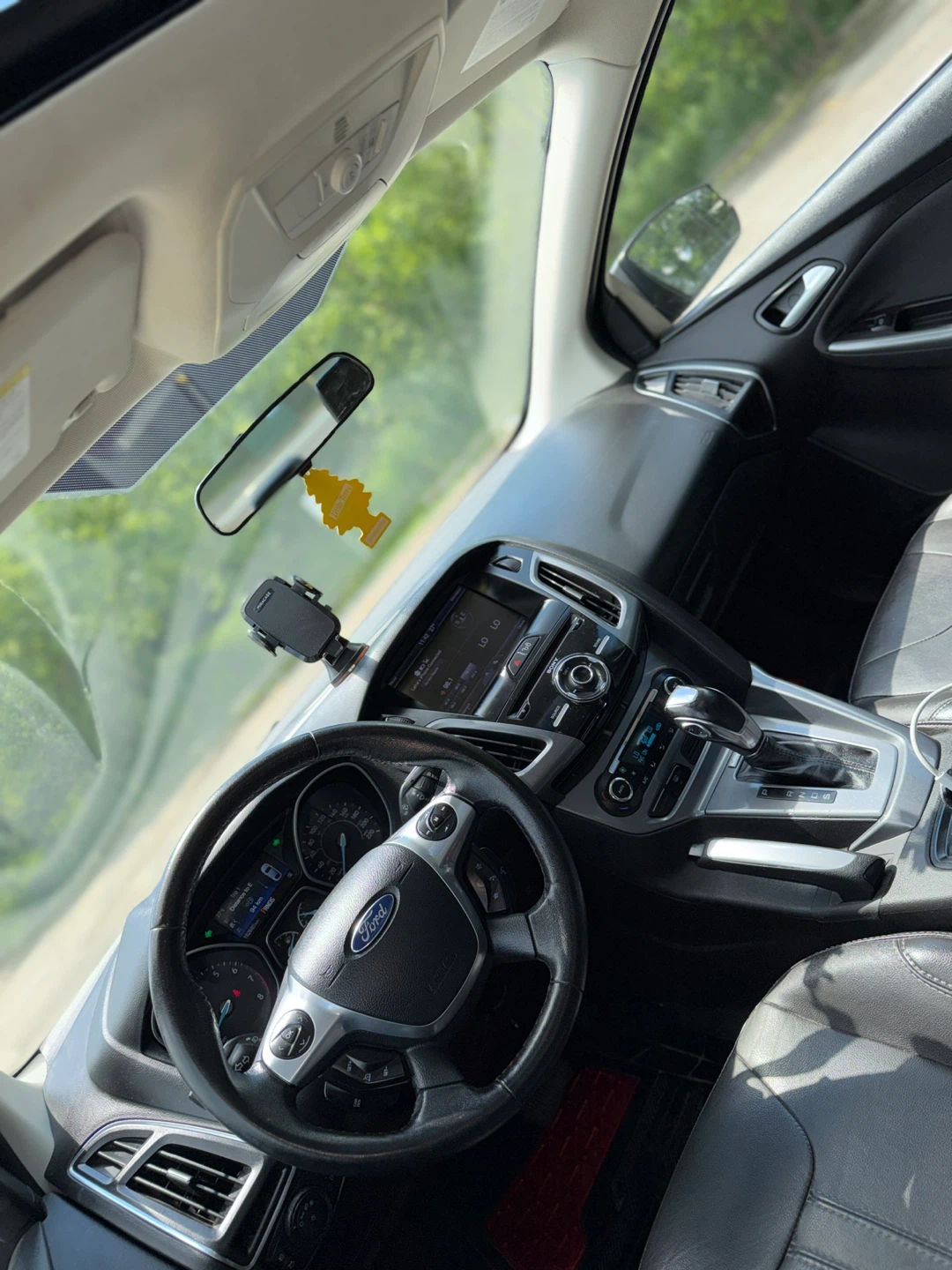 2013 Ford Focus Titanium Sedan - photo 4
