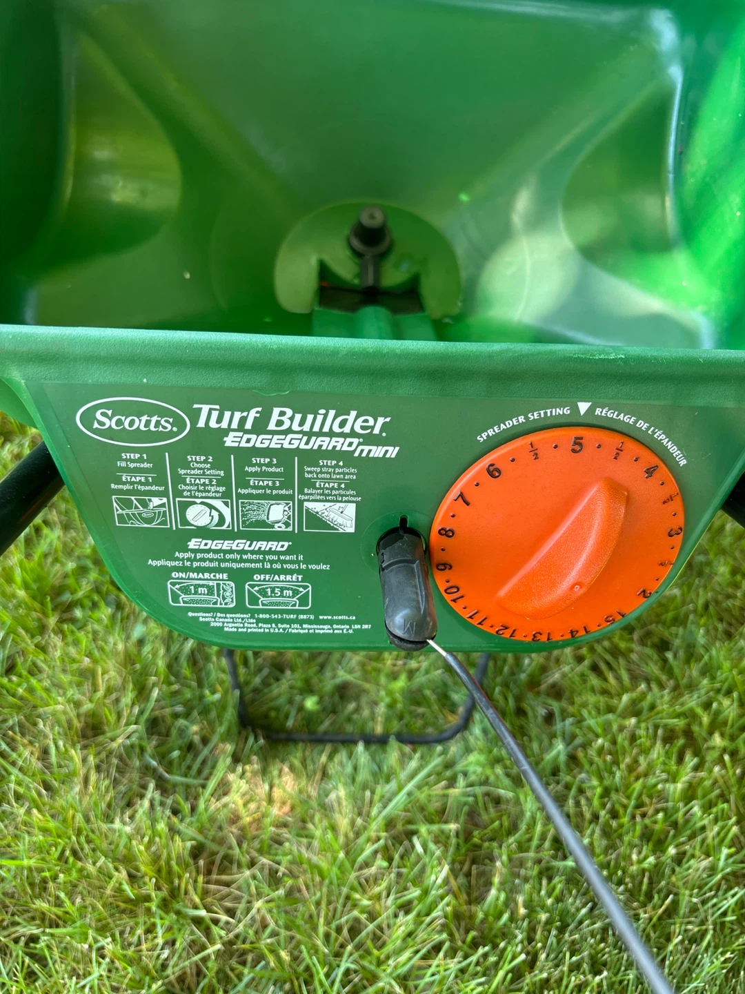 Scotts Turf Builder Edgeguard Mini Spreader - photo 3