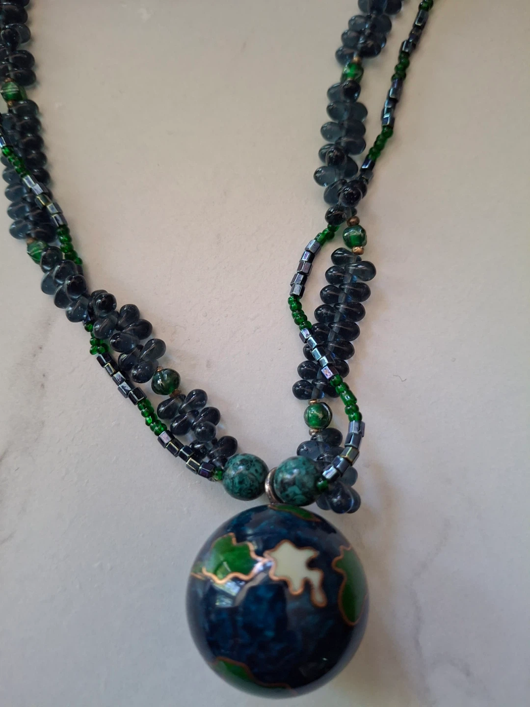 Beaded necklace with cloisonné pendant - photo 2