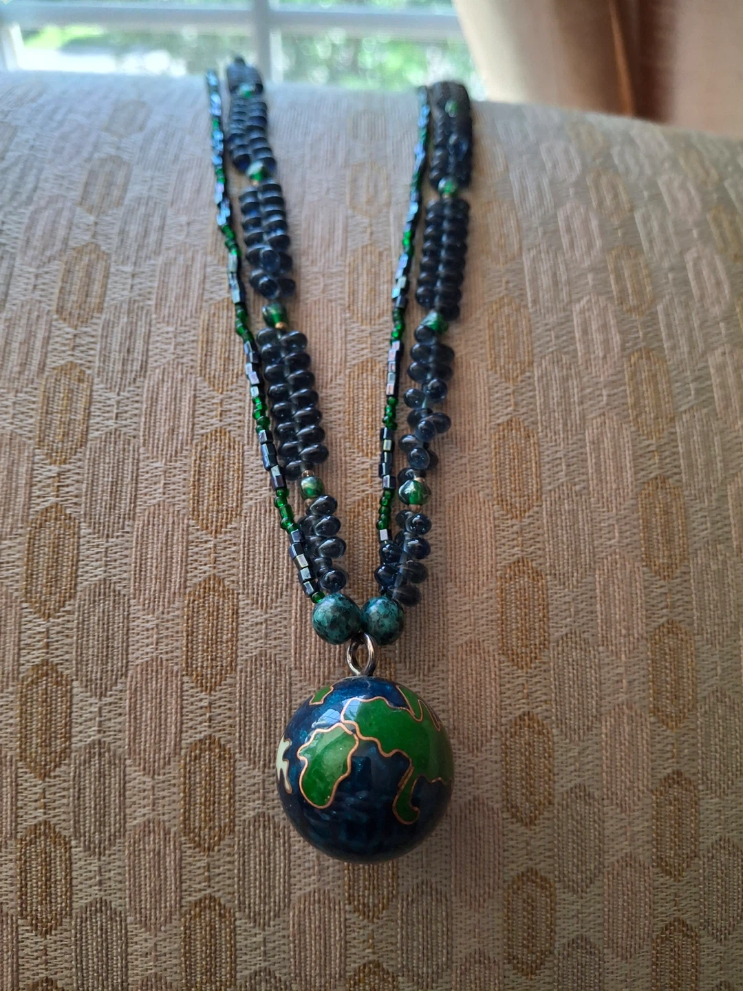 Beaded necklace with cloisonné pendant