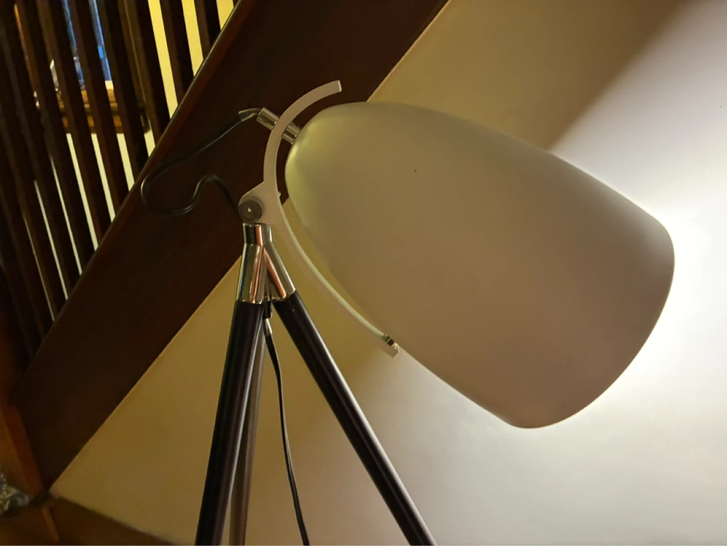 $22 Floor Lamp White metal shade brown leg AS IS Donlands O'Conn - photo 2