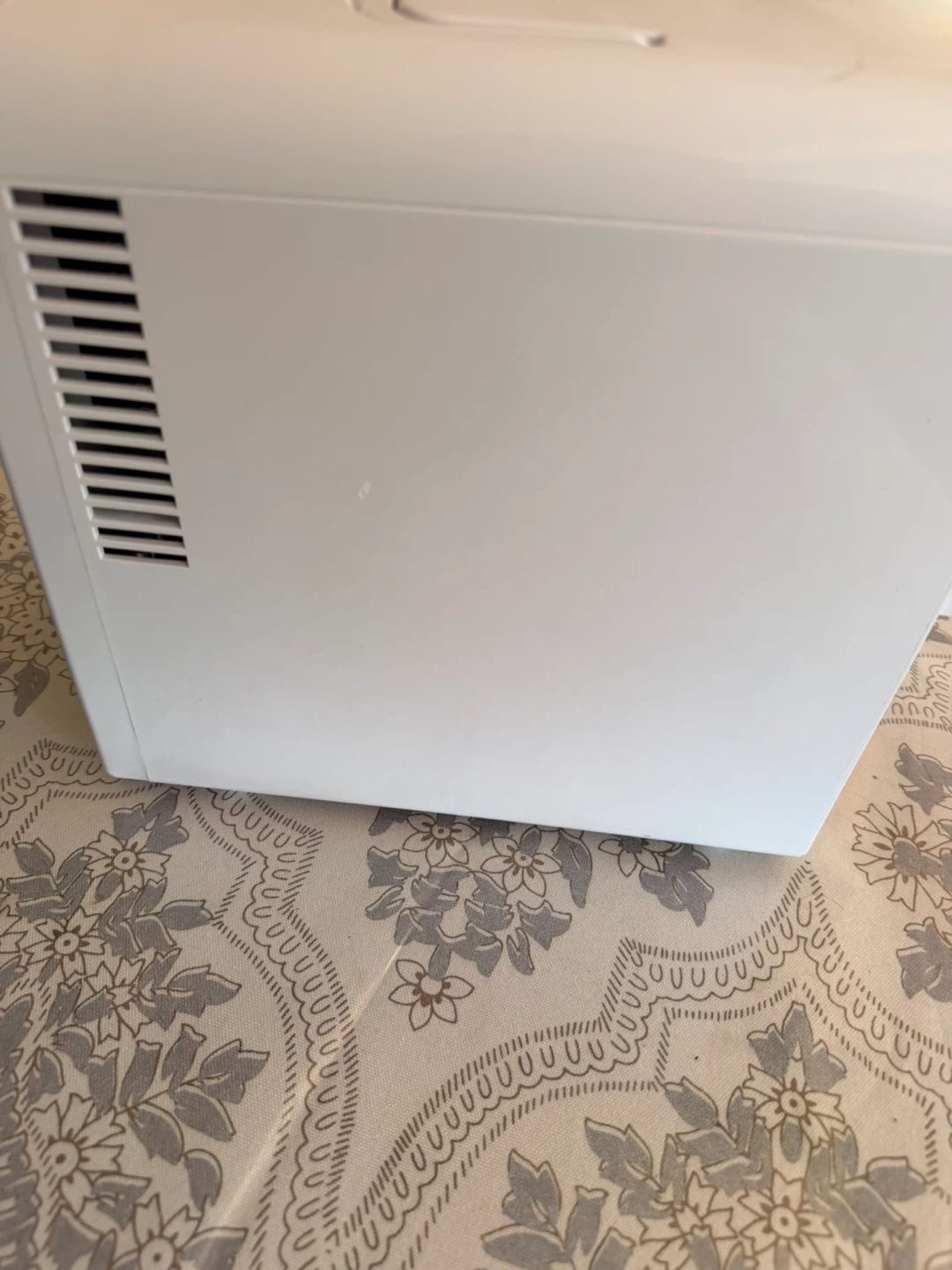 White Cosmetic Mini Fridge - photo 5