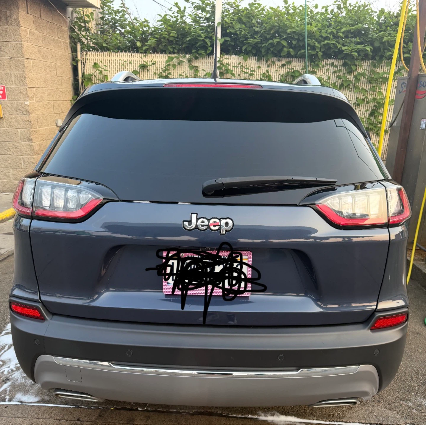 Jeep Cherokee - photo 2