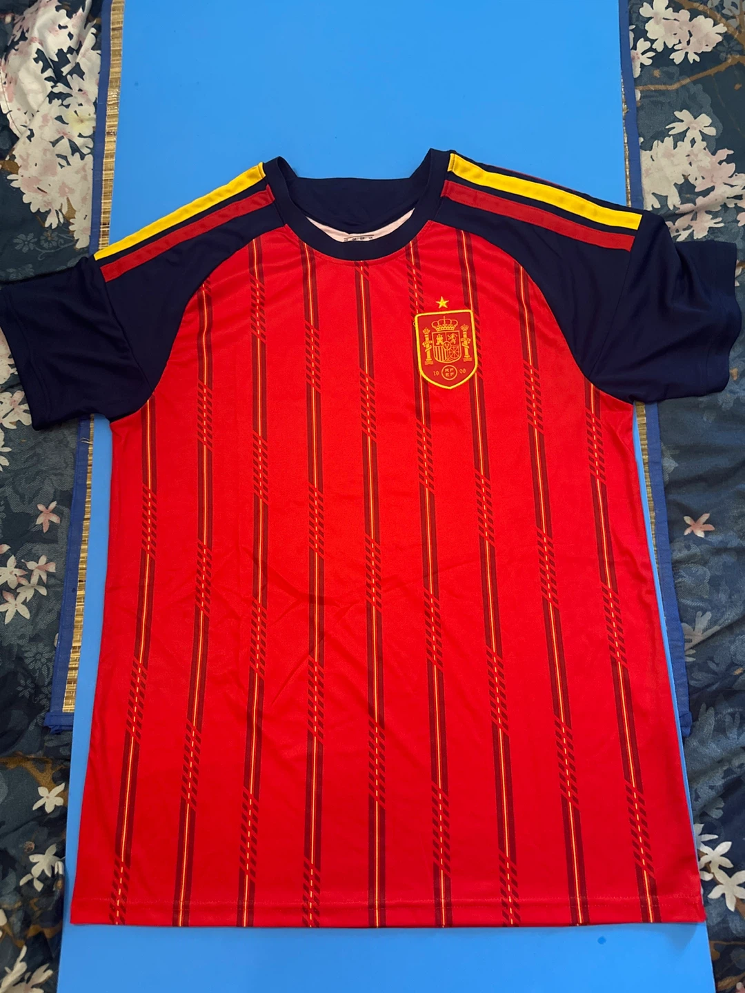 Spain world cup jersey and shorts set - photo 2