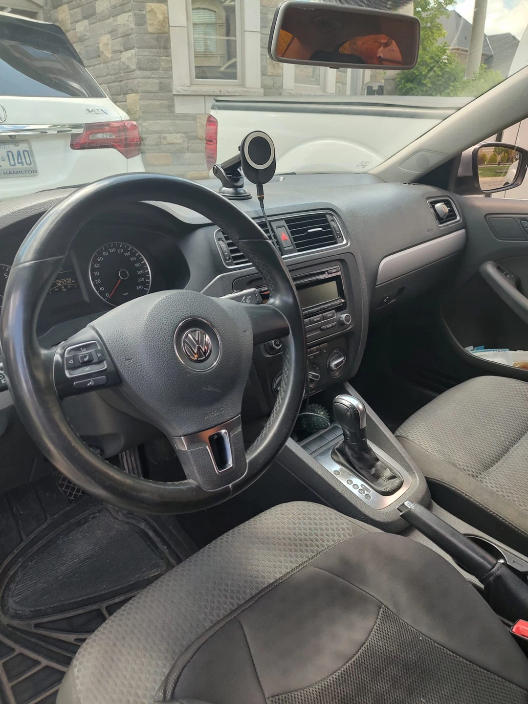 Silver Volkswagen Jetta Car - photo 5