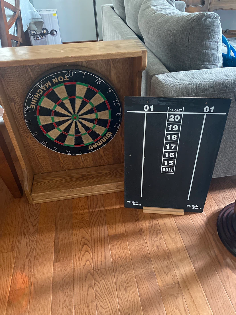 Wooden Dartboard Cabinet with Scoreboard