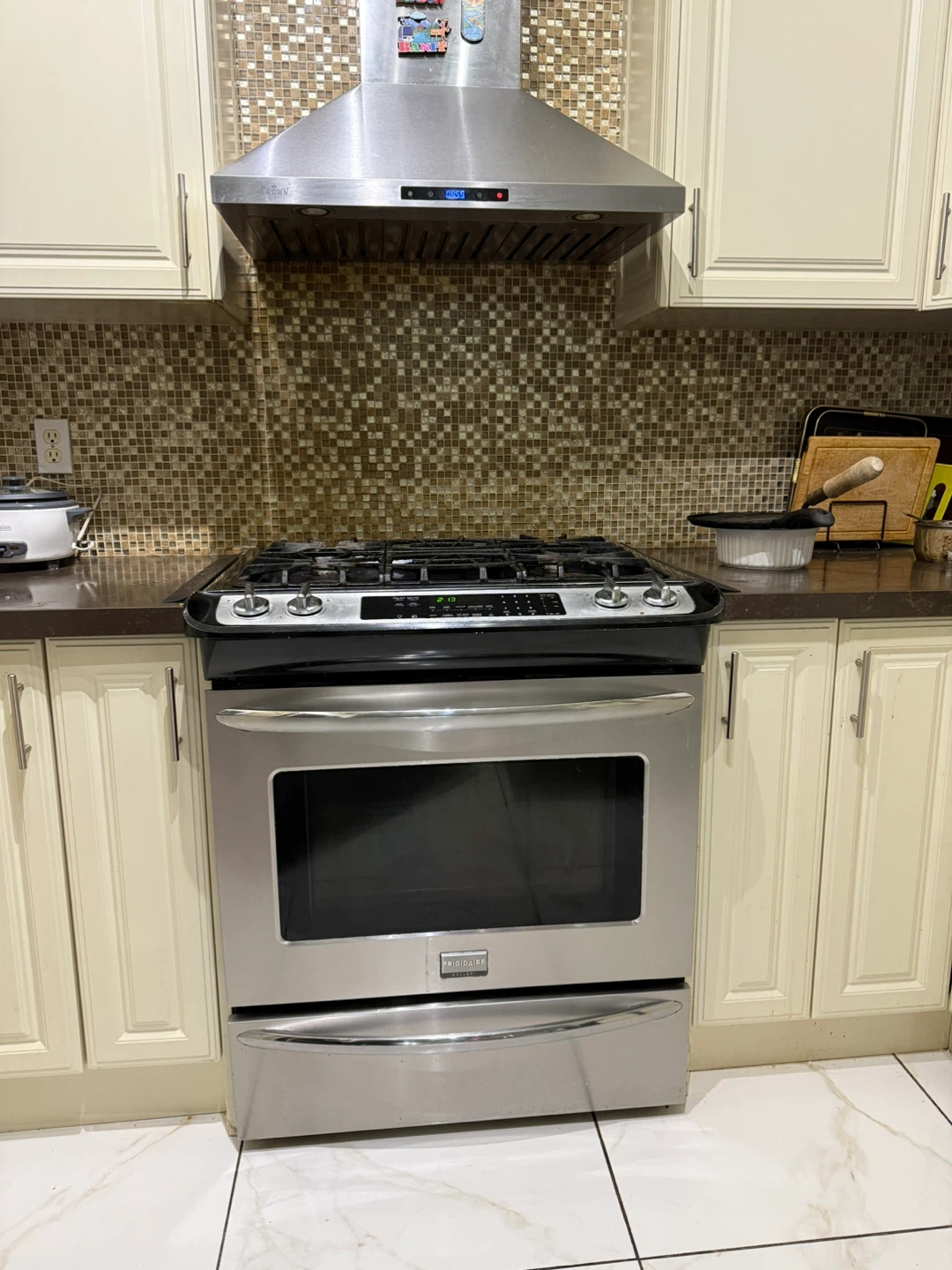 Frigidaire Gallery Stainless Steel Gas Range – Cooktop - photo 2