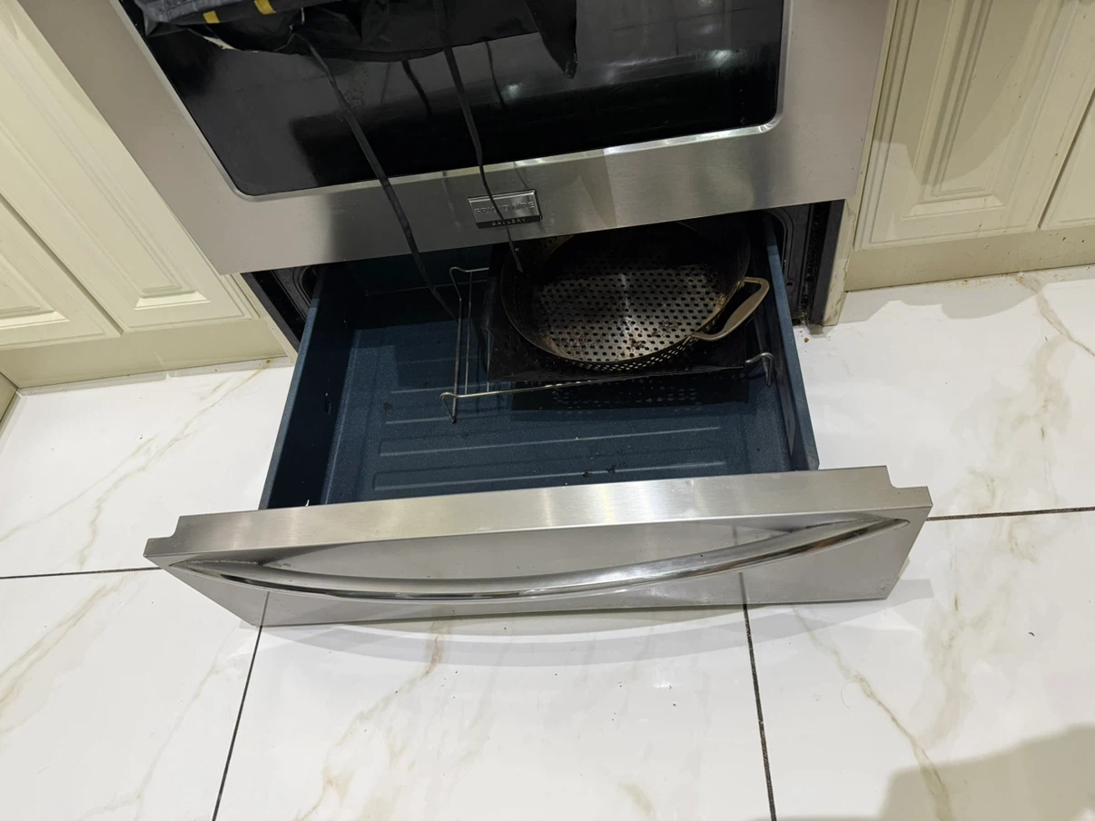 Frigidaire Gallery Stainless Steel Gas Range – Cooktop - photo 4
