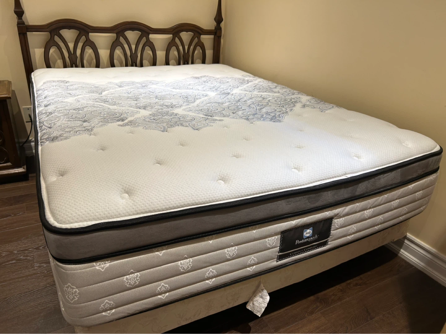 Sealy Posturepedic Queen Mattress - photo 2