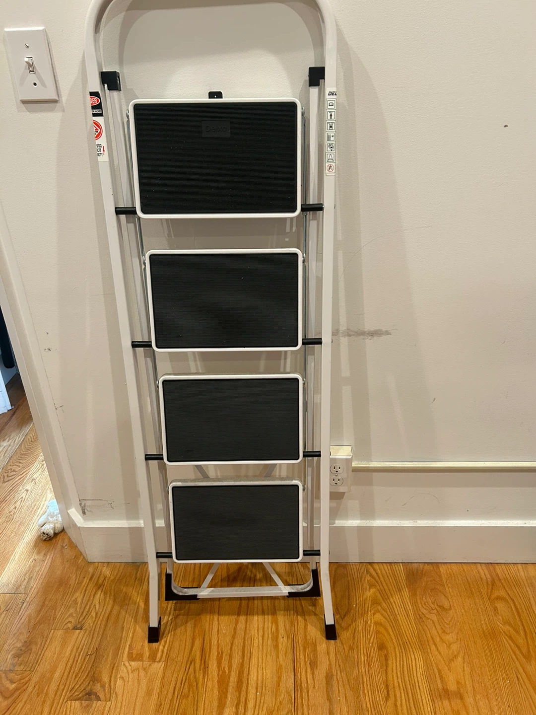 Deluxe 4-Step Ladder - photo 2