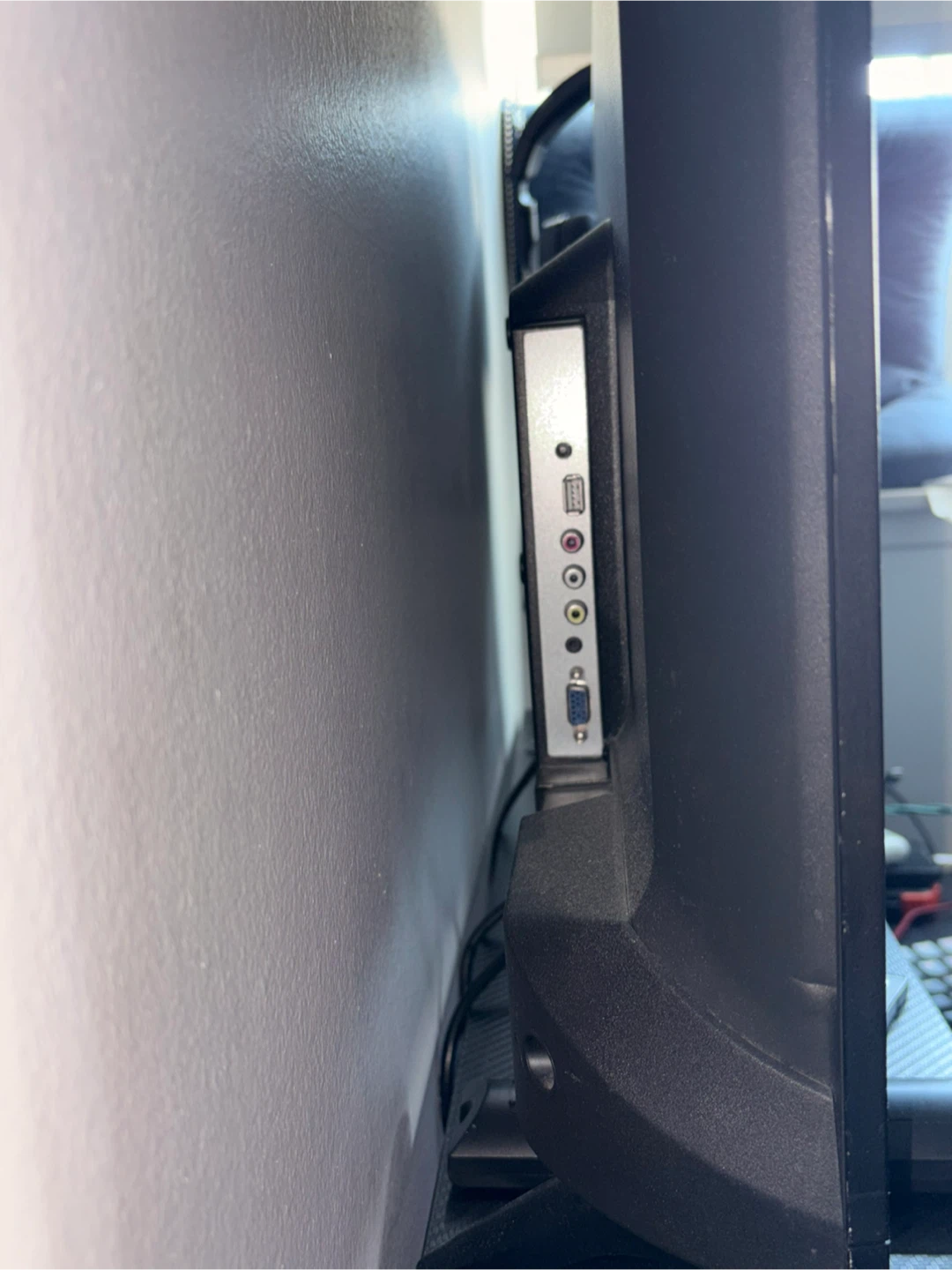 LED TV 28 Inch 1080p 60hz - photo 2