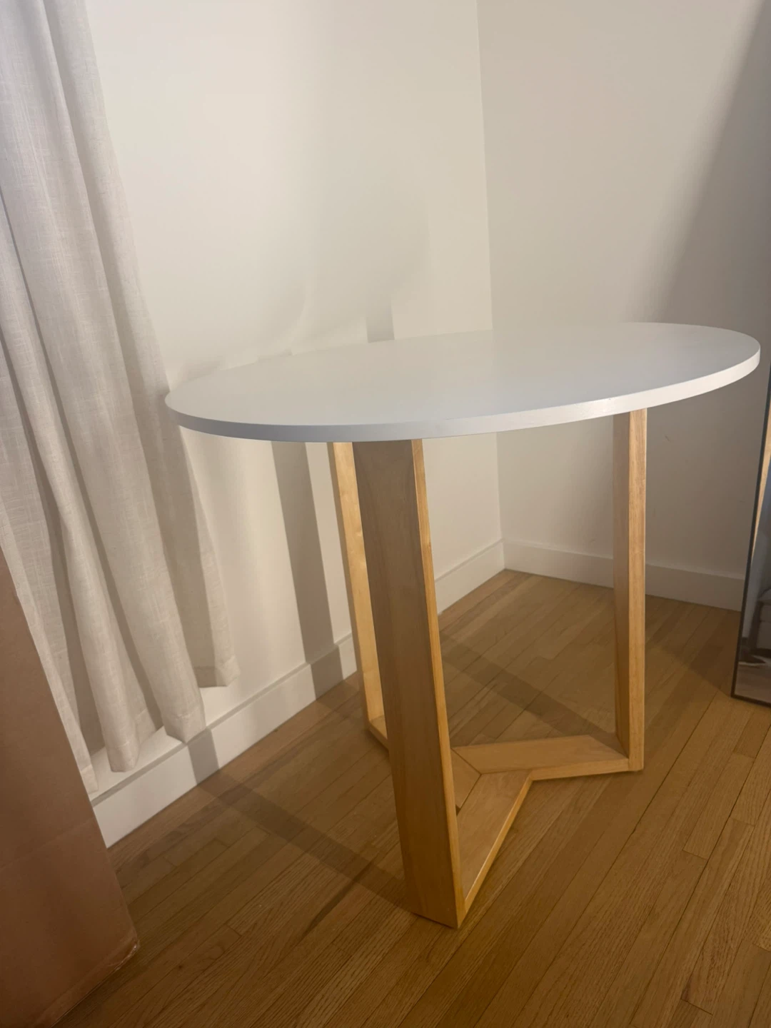 Round White Top Side Table with Wooden Base - photo 3