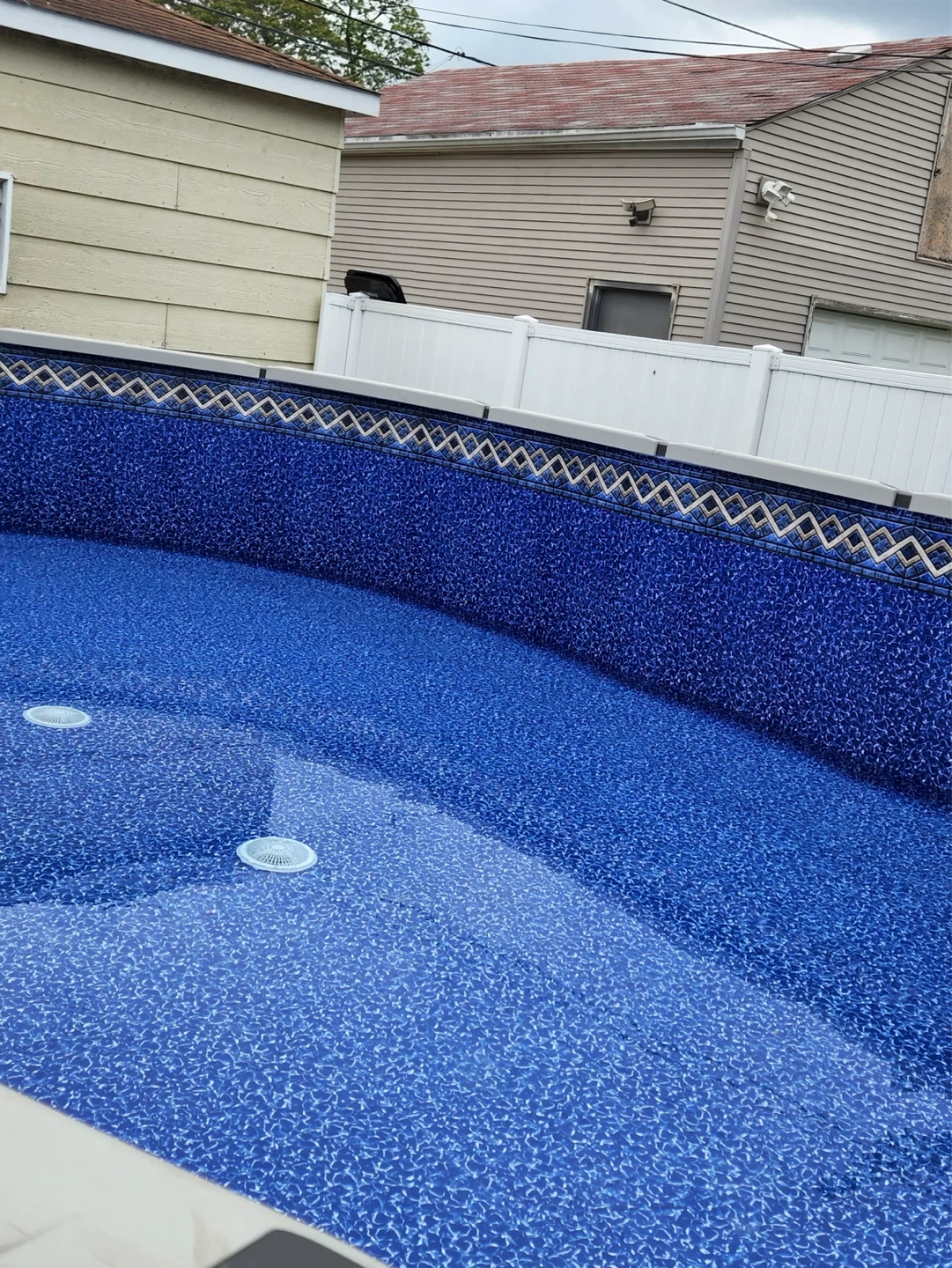 20x30 pool needs a liner already disassembled.