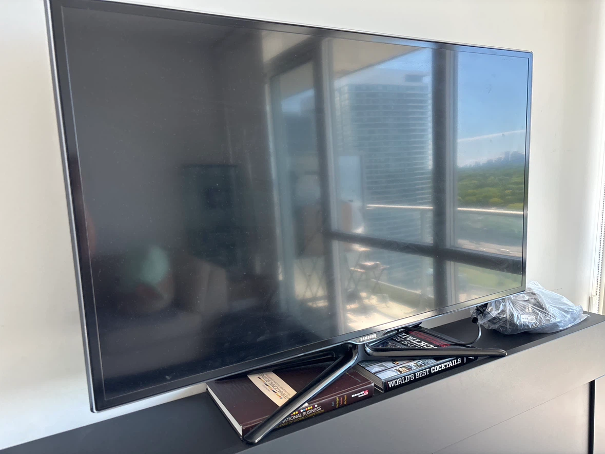 50’ Samsung TV