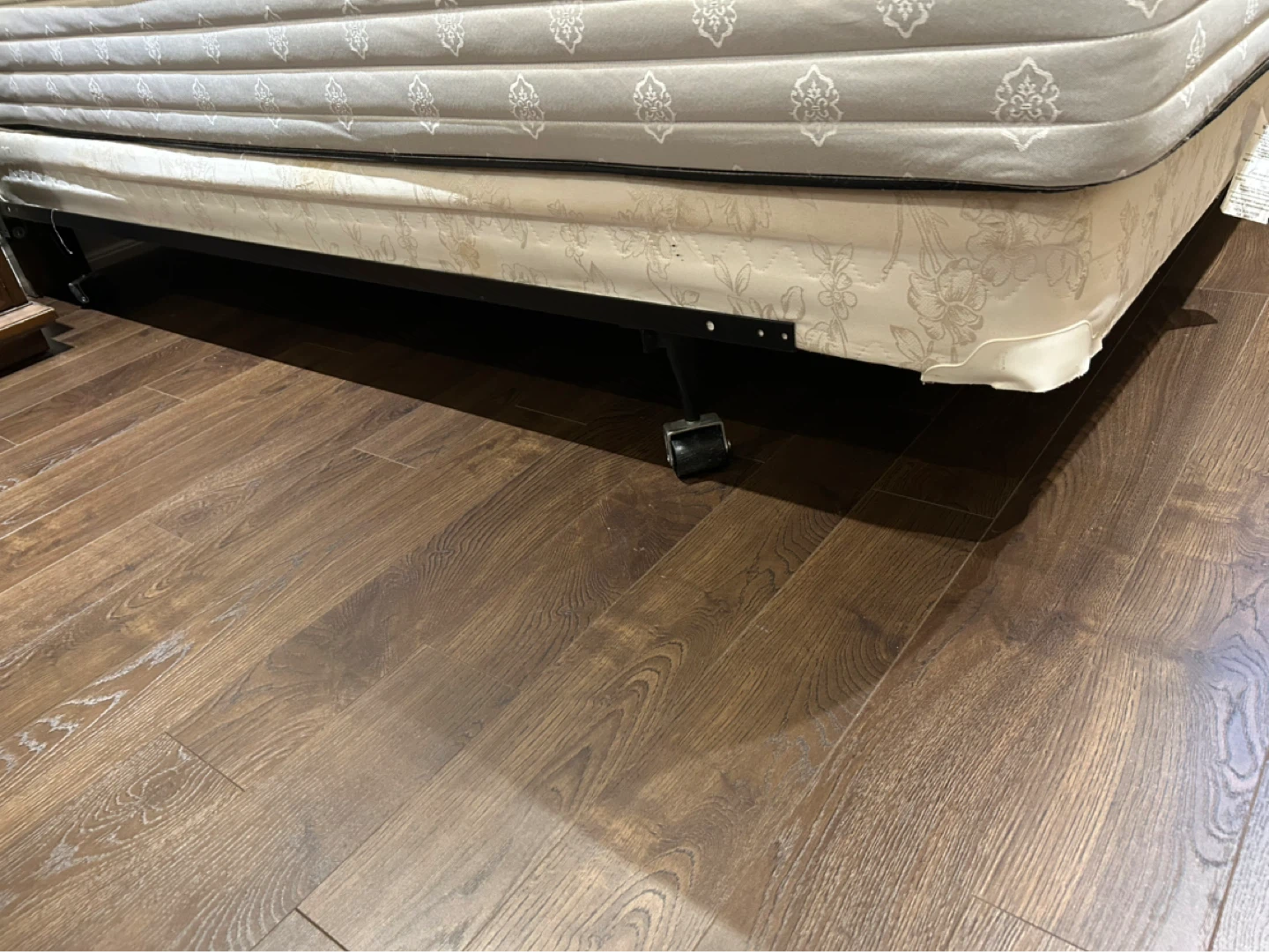 Bed Frame with Wheels with mattress box for queen size