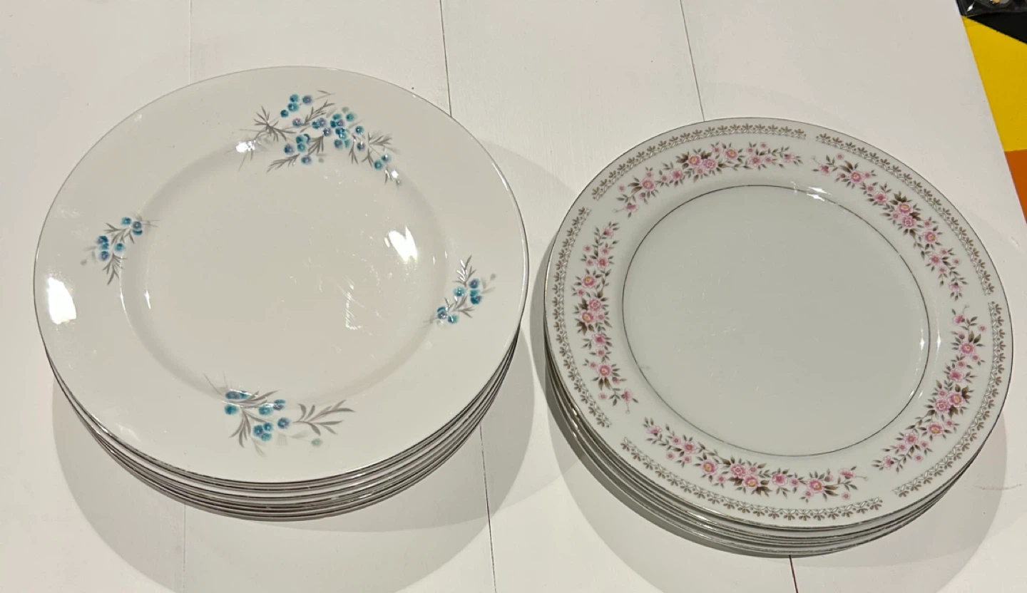 11 Vintage Fine China Dinner Plates - photo 2