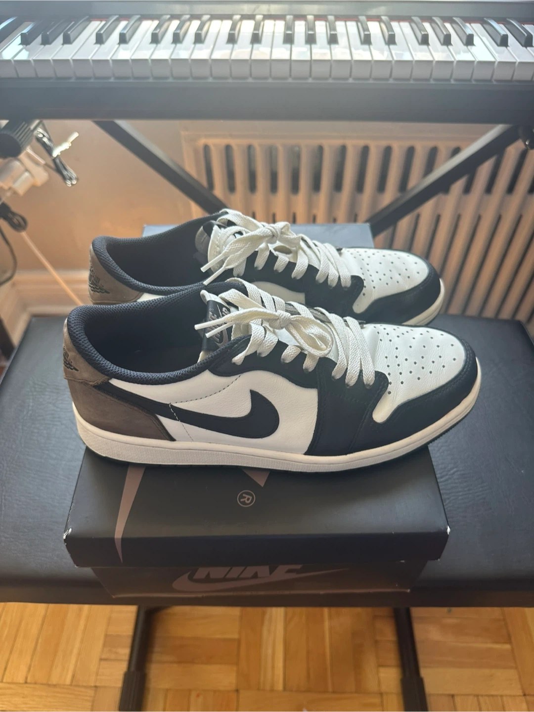 Jordan 1 Mocha Low Size 9 - photo 2