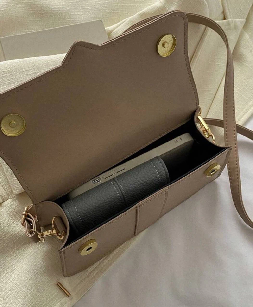 Beige minimalist top handle flap square bag - photo 4