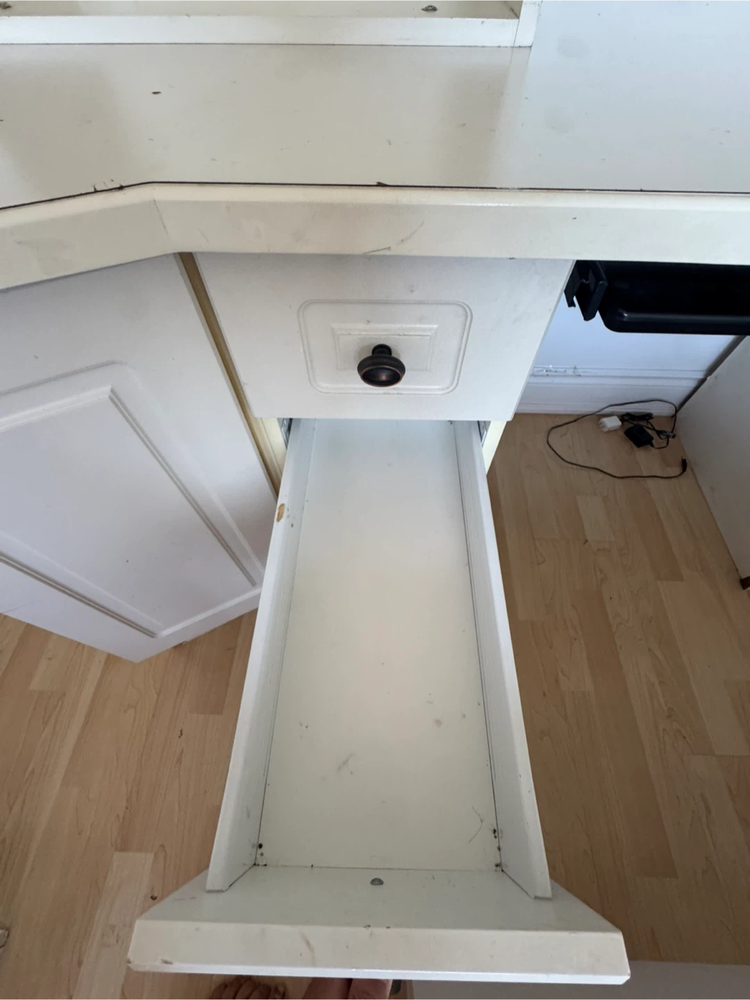 White Corner Desk with Hutch and Shelving - photo 4