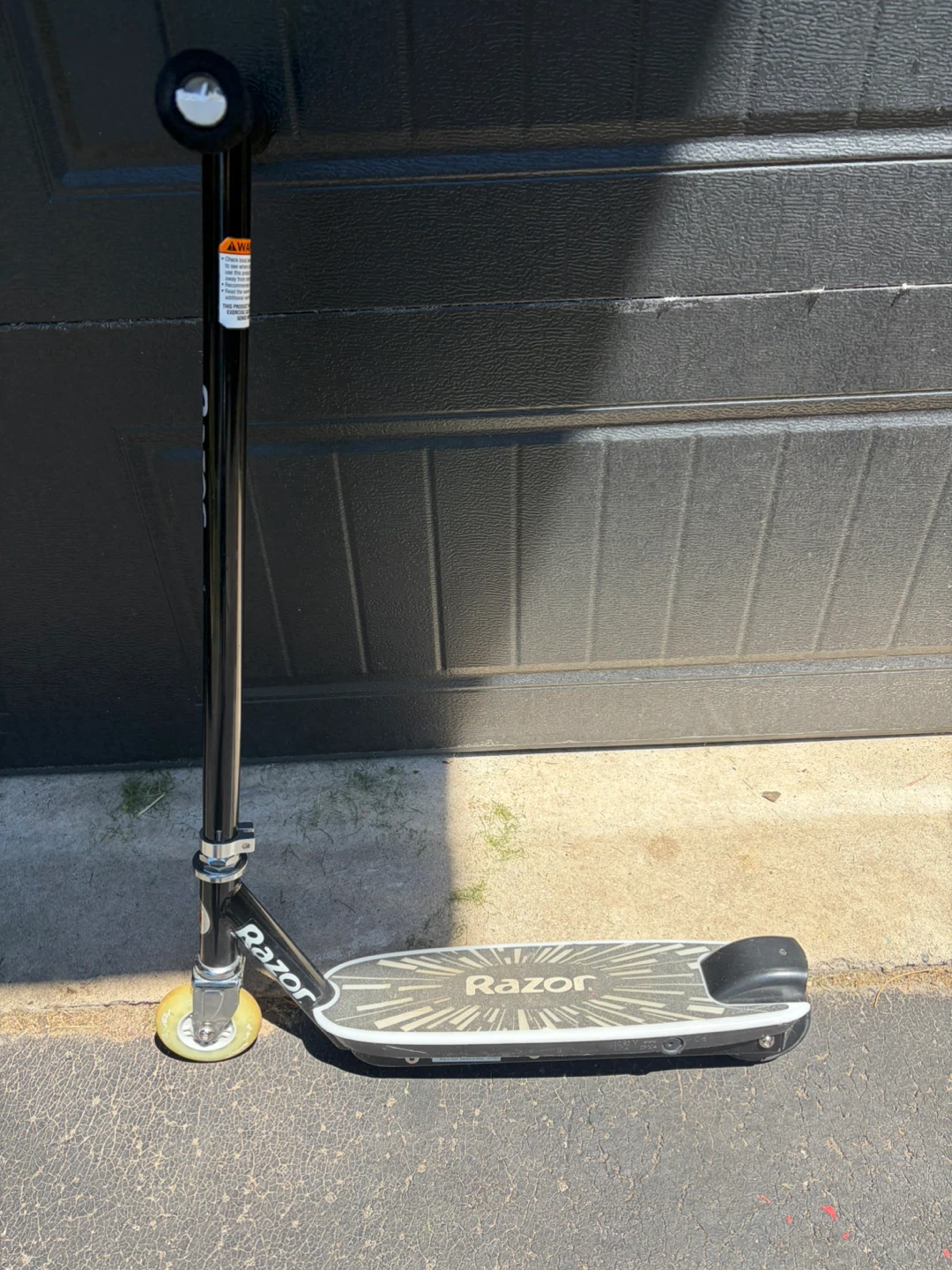 Razor E Tekno Electric Scooter — for parts / battery replacement