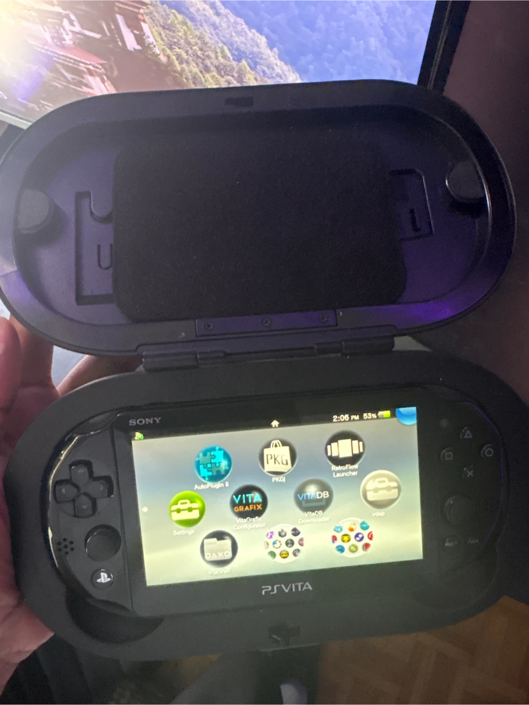 PS Vita 2000 - photo 2