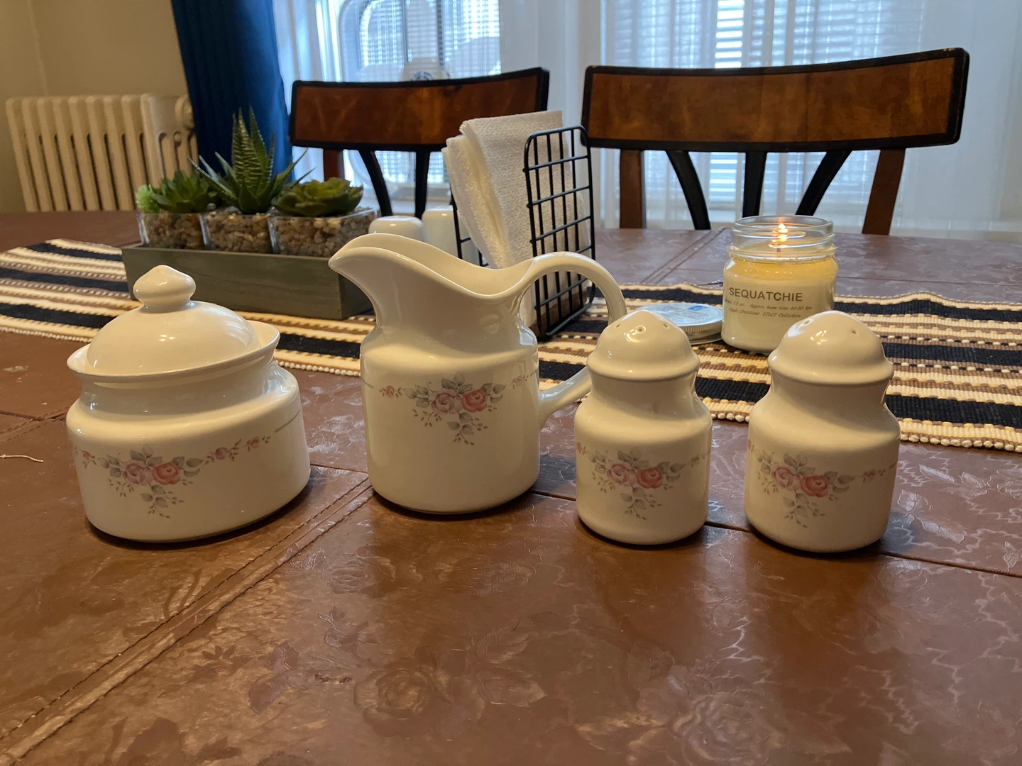 Creamer/sugar bowl/salt/pepper set