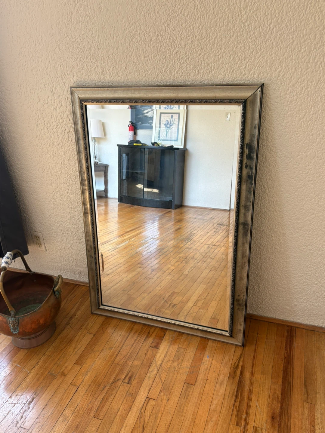 Wall mirror