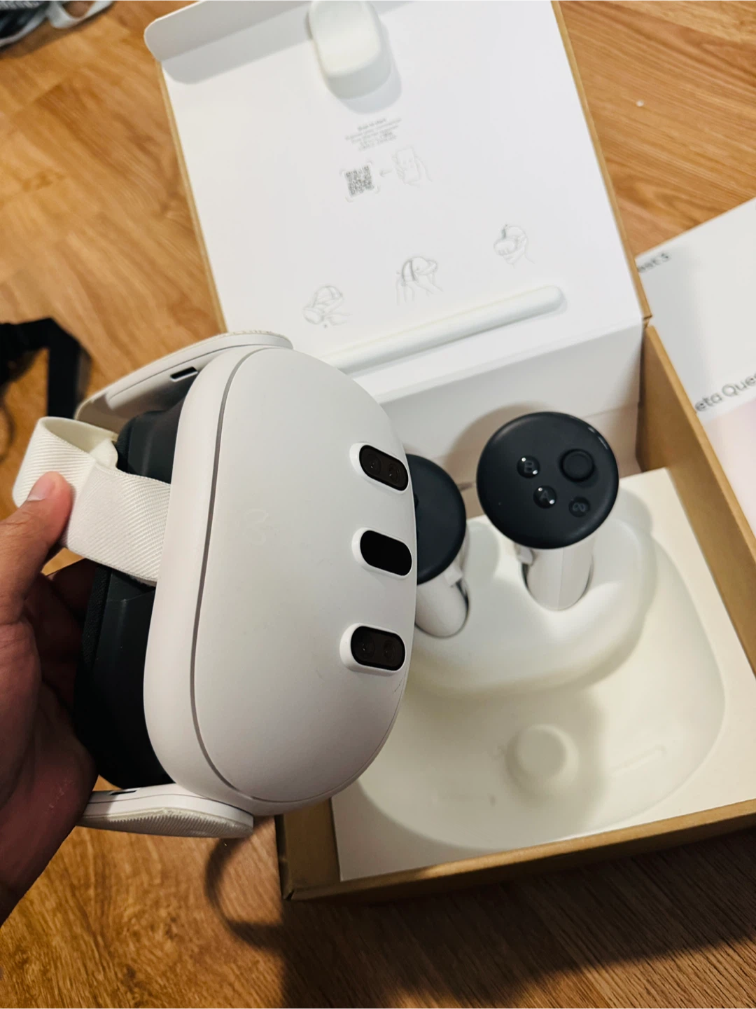 Meta Quest 3 512GB VR Headset with Controllers - photo 3