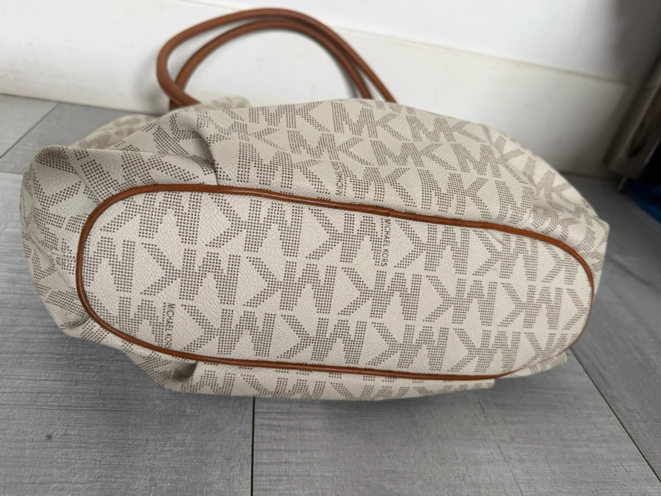 Michael Kors Signature Monogram Bucket Bag - photo 3