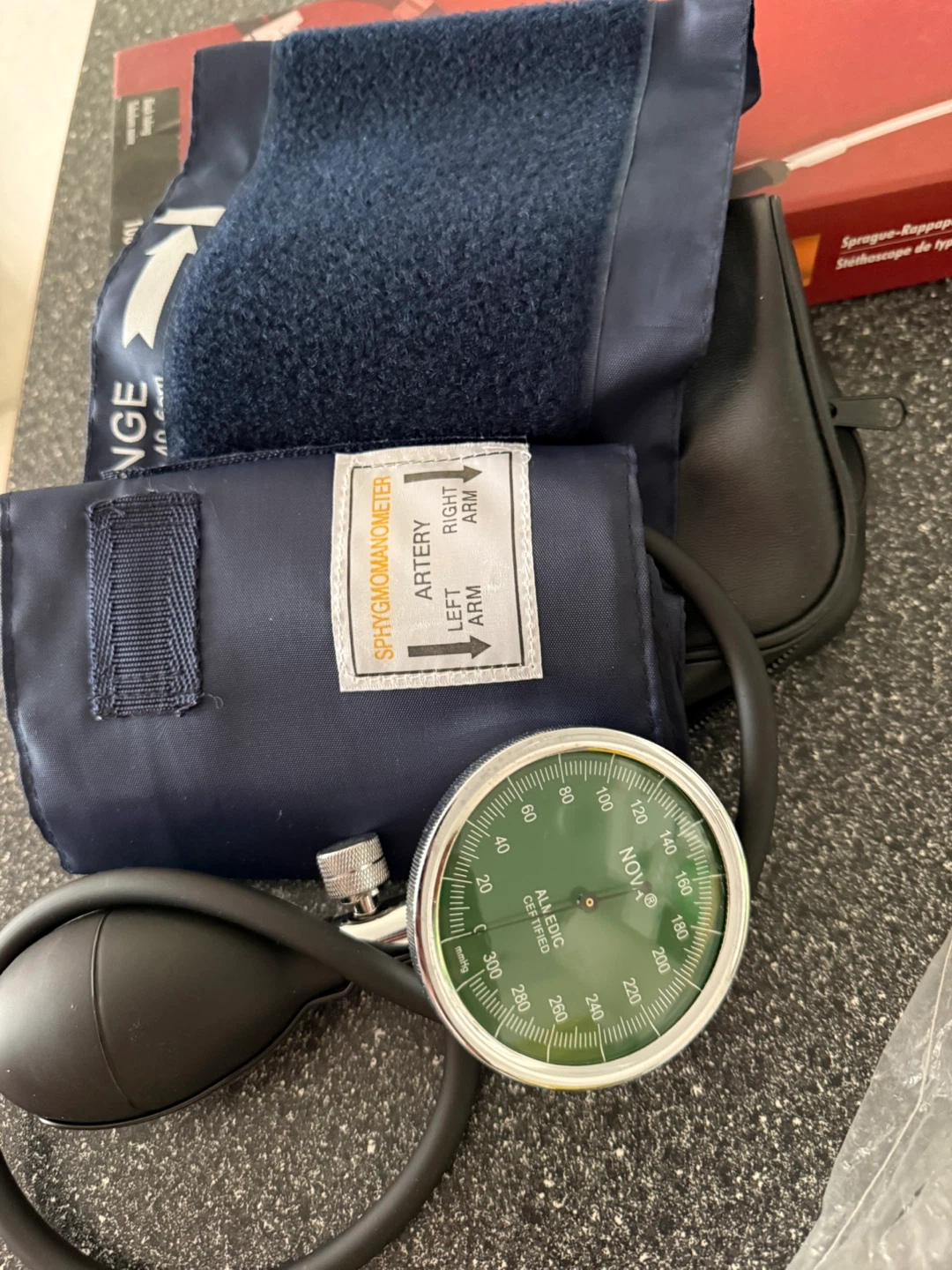 stethoscope and sphygmomanometer - photo 2