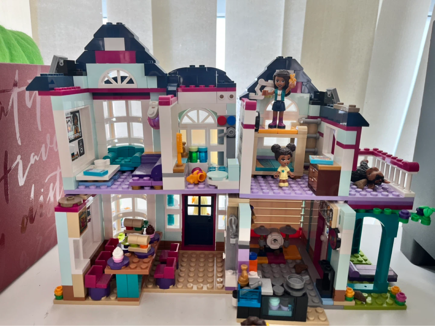 LEGO Friends House with Pool and Figures - photo 2