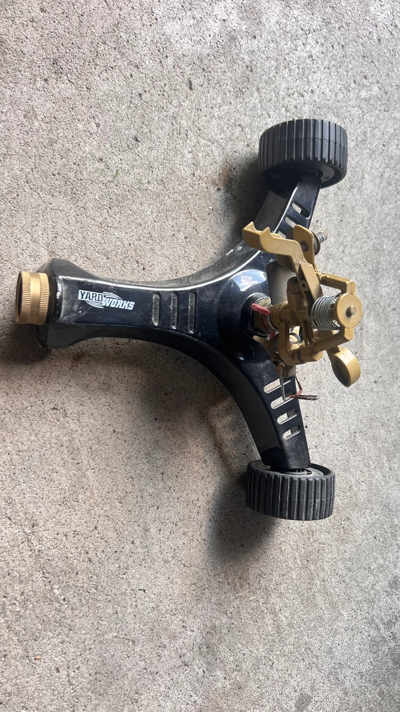 Yardworks oscillating sprinkler