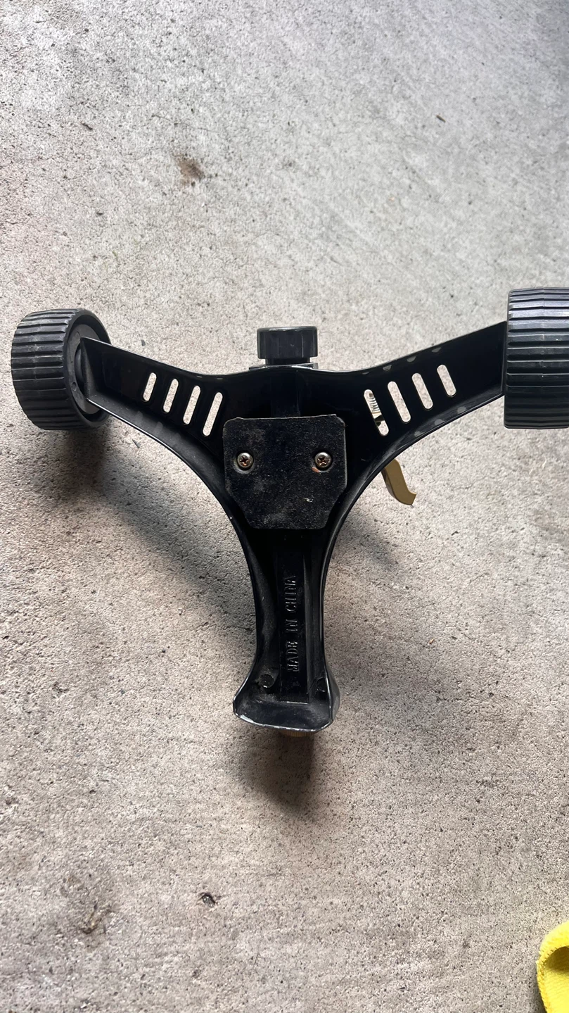 Yardworks oscillating sprinkler - photo 2