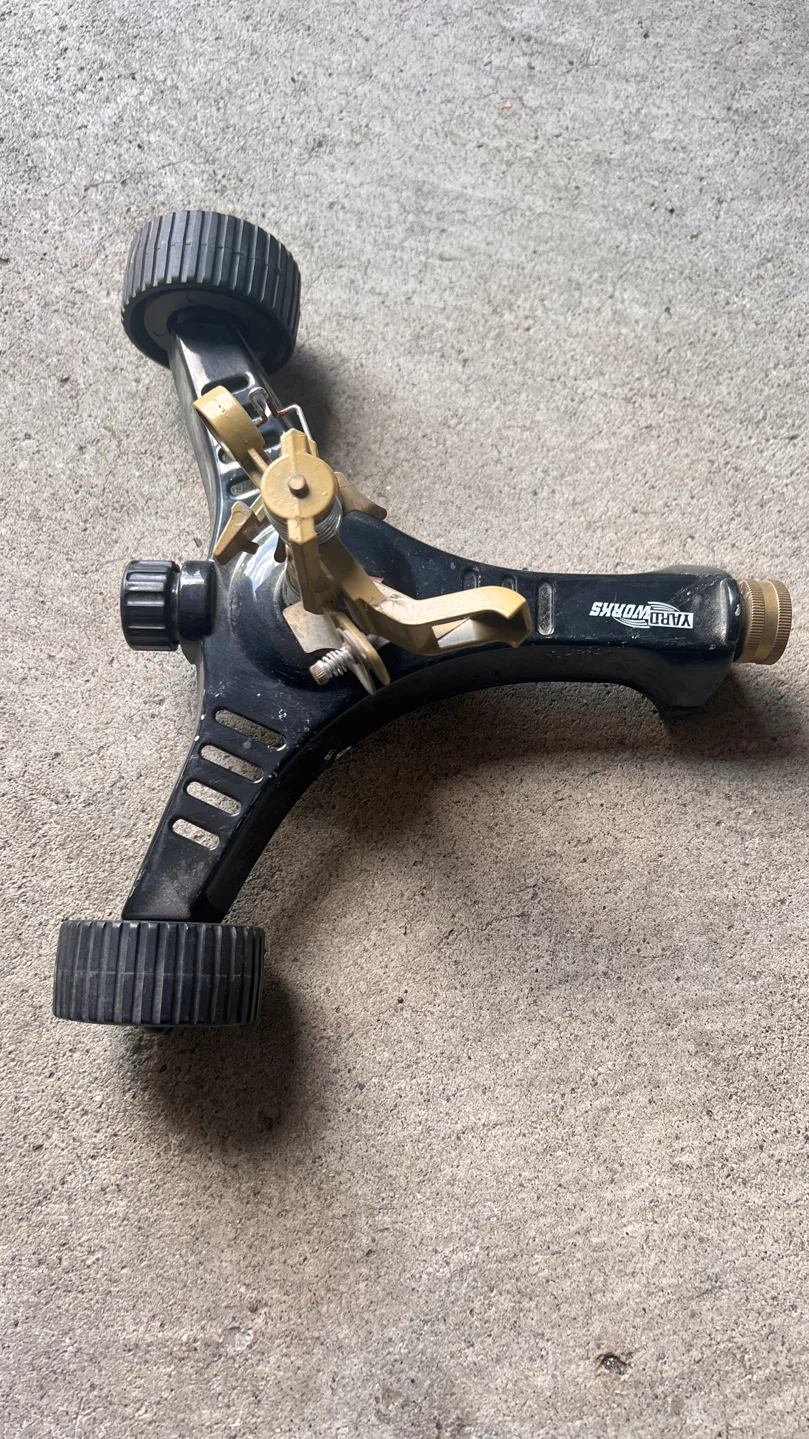 Yardworks oscillating sprinkler - photo 3