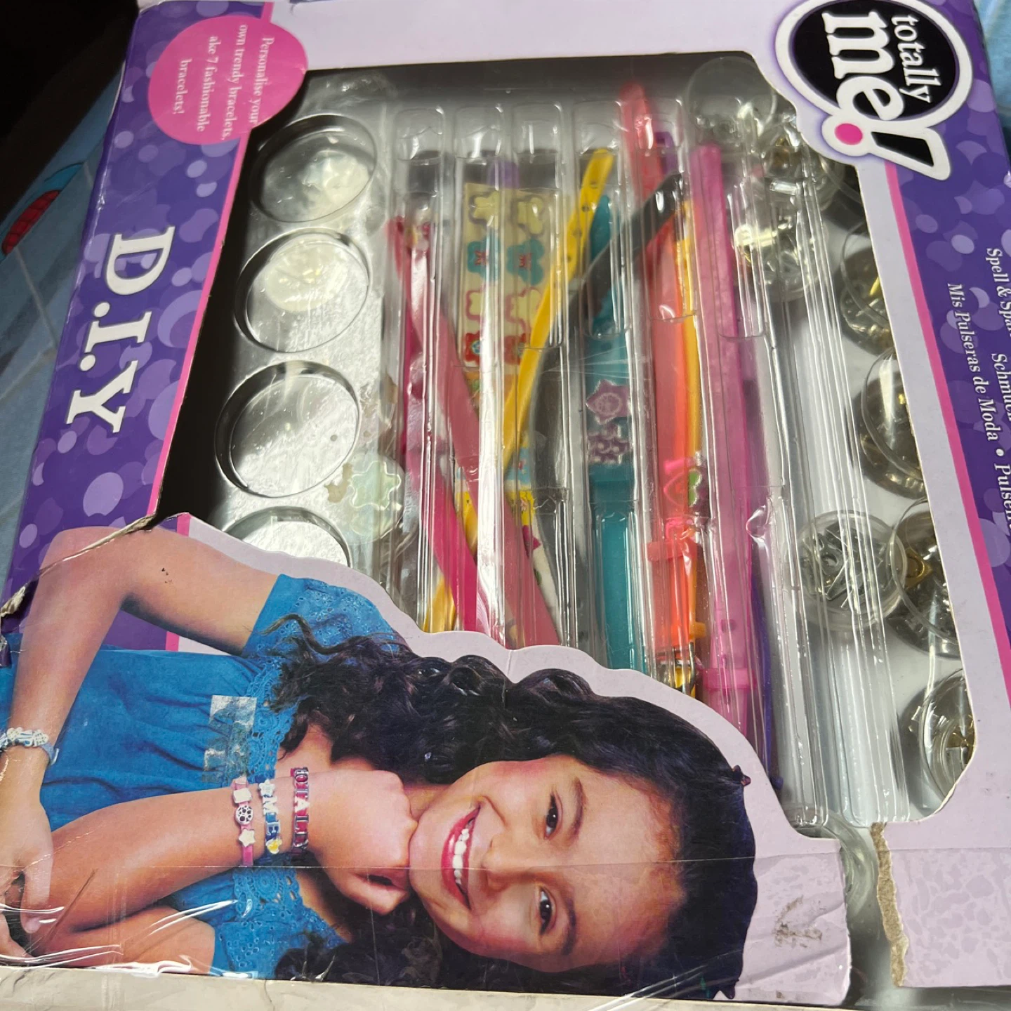 Totally Me! DIY Spell & Sparkle Bracelets Kit