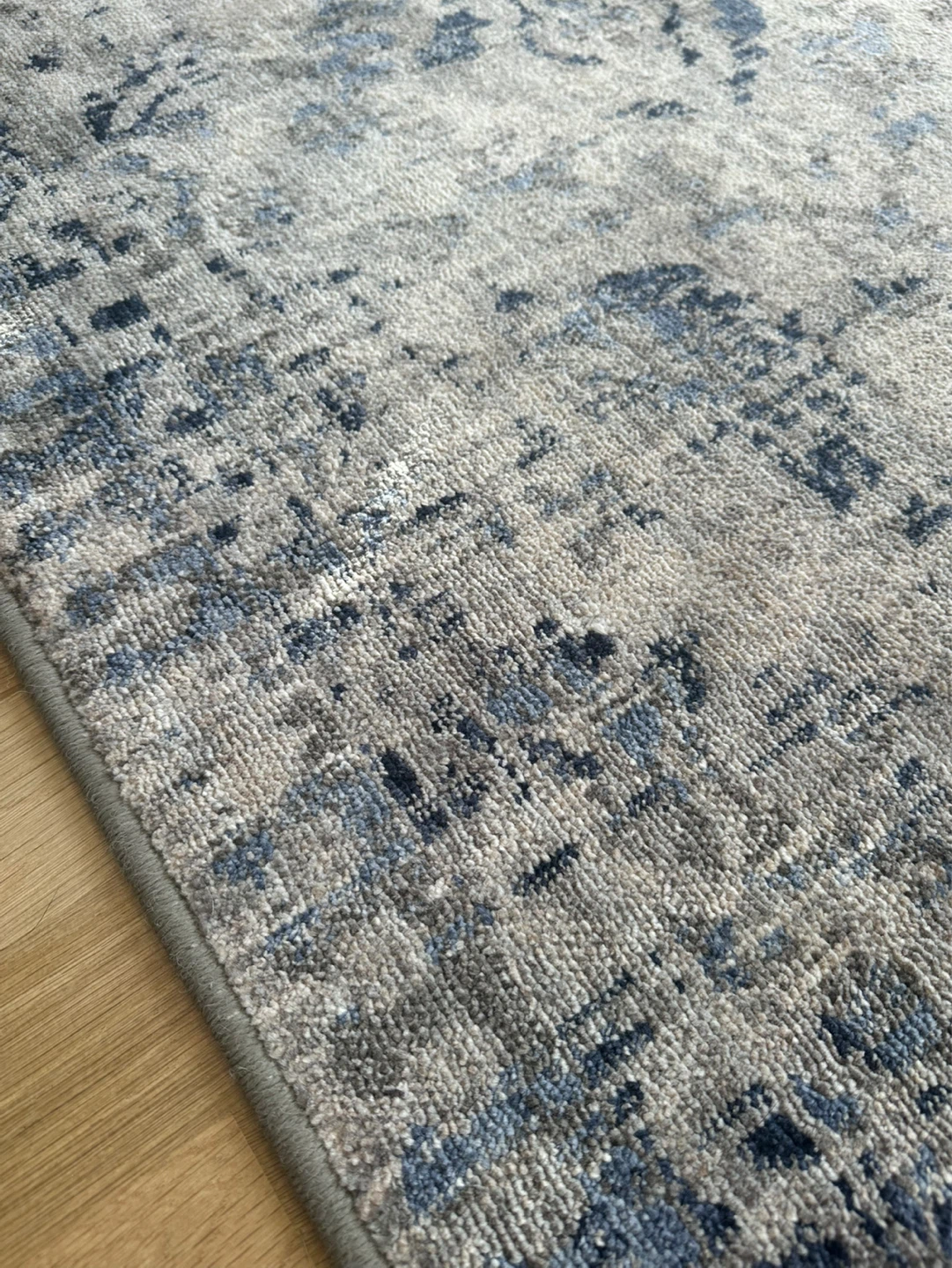 Blue 5x7 patterned Rug