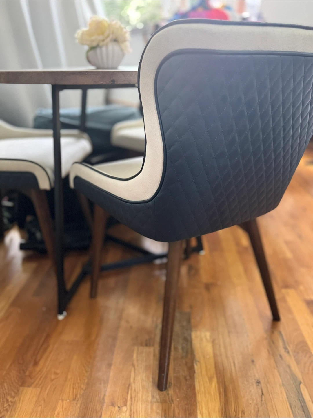 Set of 4 Modern Dining Chairs (New) - photo 5