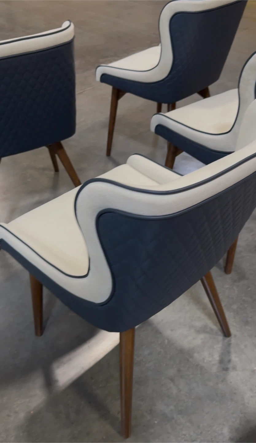 Set of 4 Modern Dining Chairs (New)