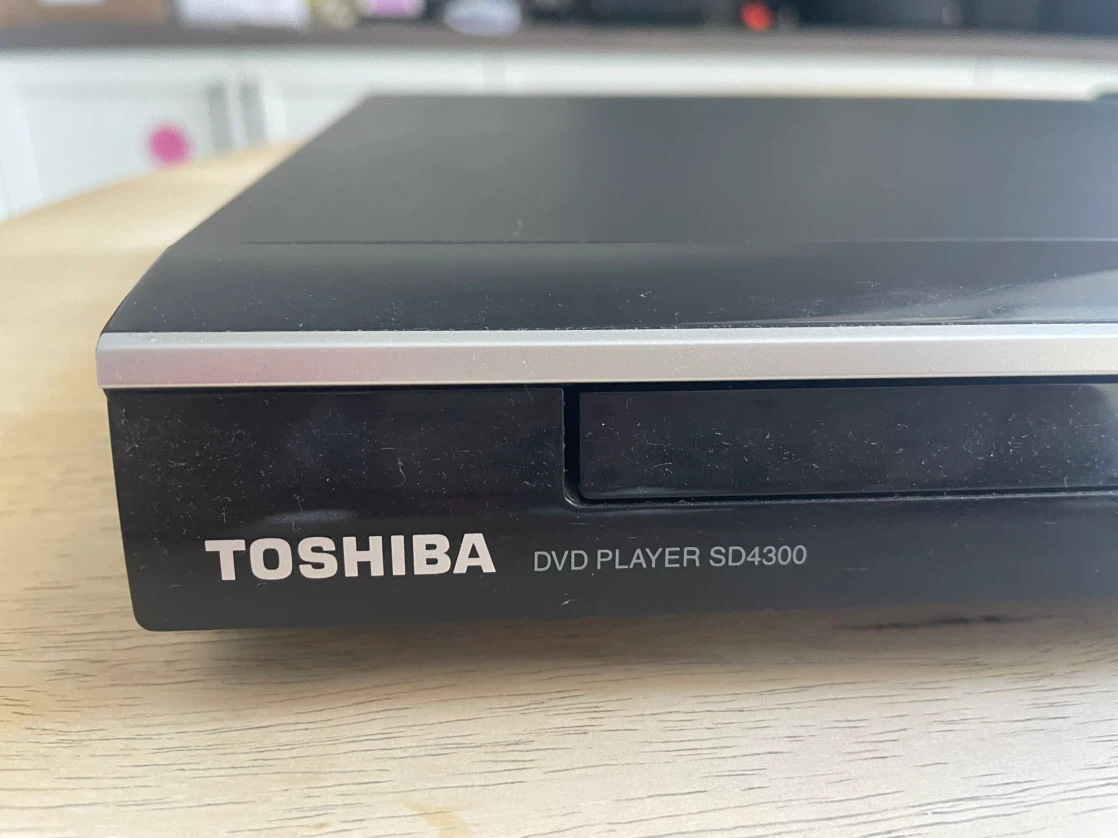 Toshiba DVD Player + Remote and Component Cable - photo 2