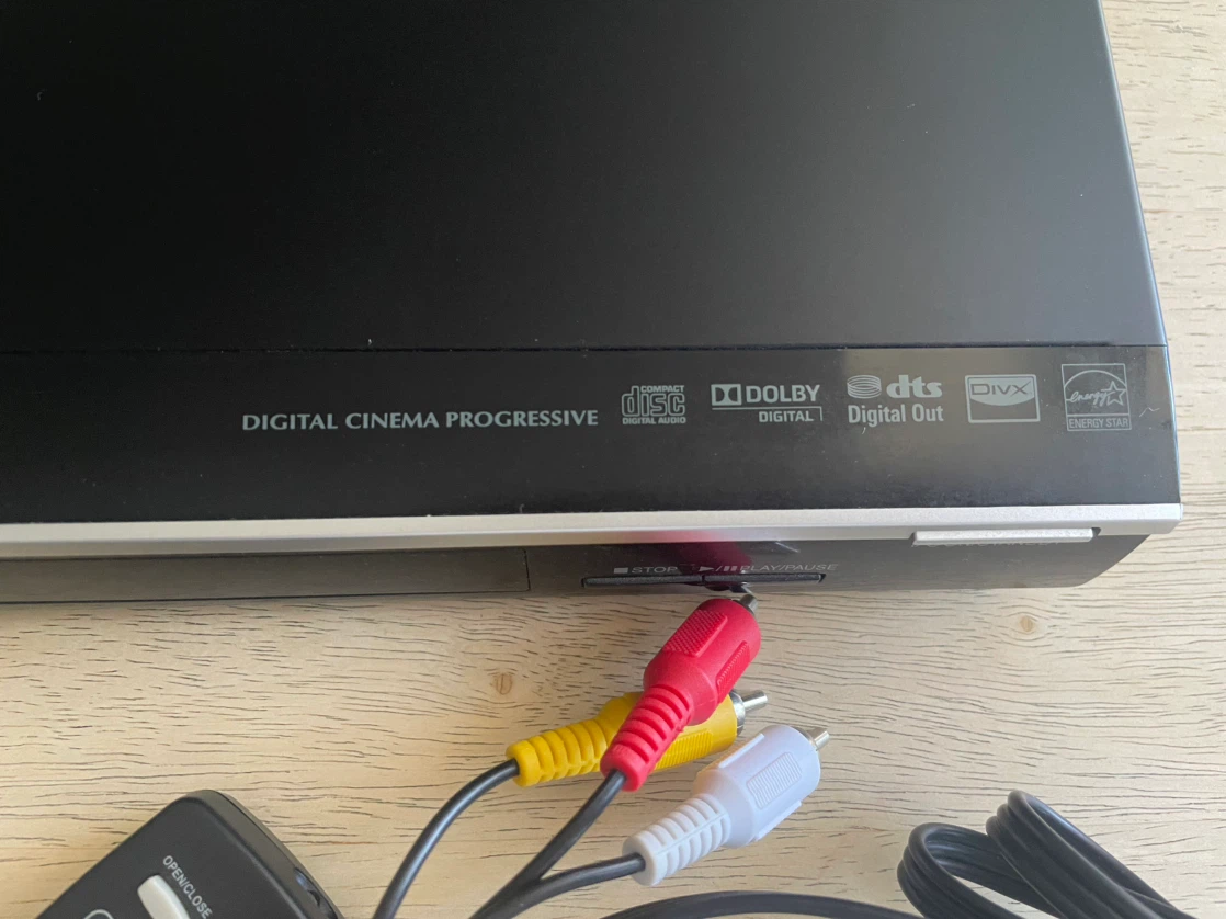 Toshiba DVD Player + Remote and Component Cable - photo 3