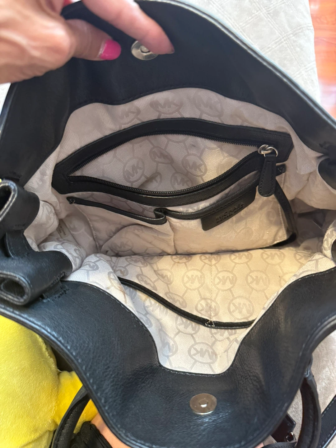 Michael Kors Black Leather Tote Bag - photo 4