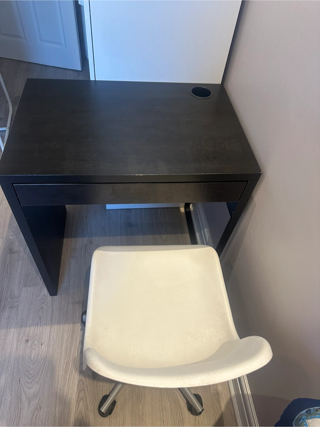 IKEA MICKE desk with Drawer and Chair - photo 3