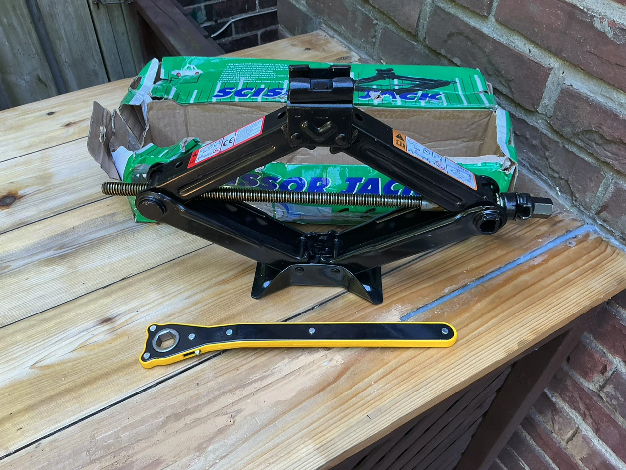 2 Brand New Scissor Jacks 1.5 Ton with Ratchet Wrenches