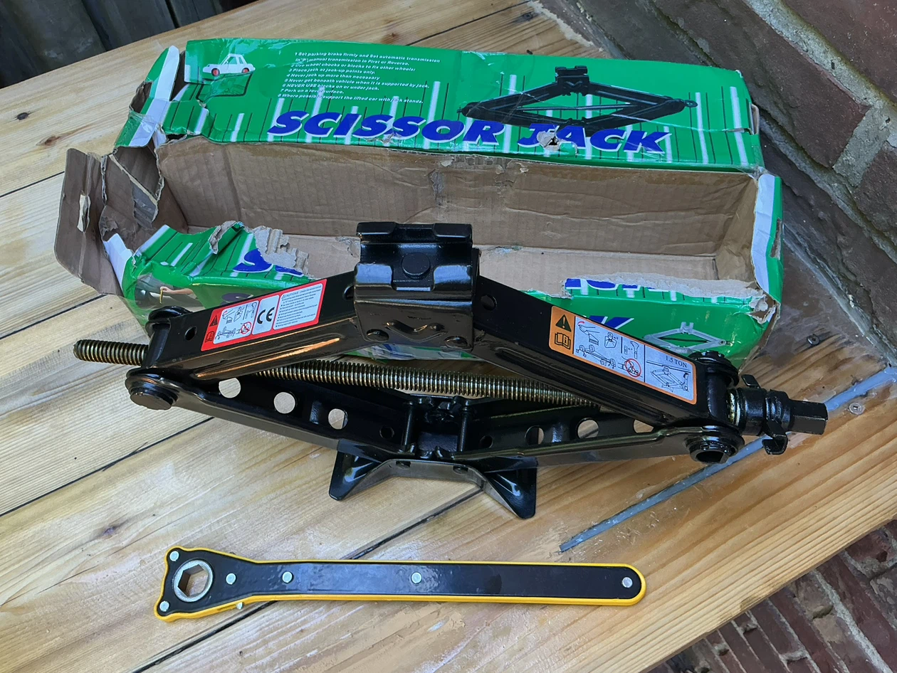 2 Brand New Scissor Jacks 1.5 Ton with Ratchet Wrenches - photo 2