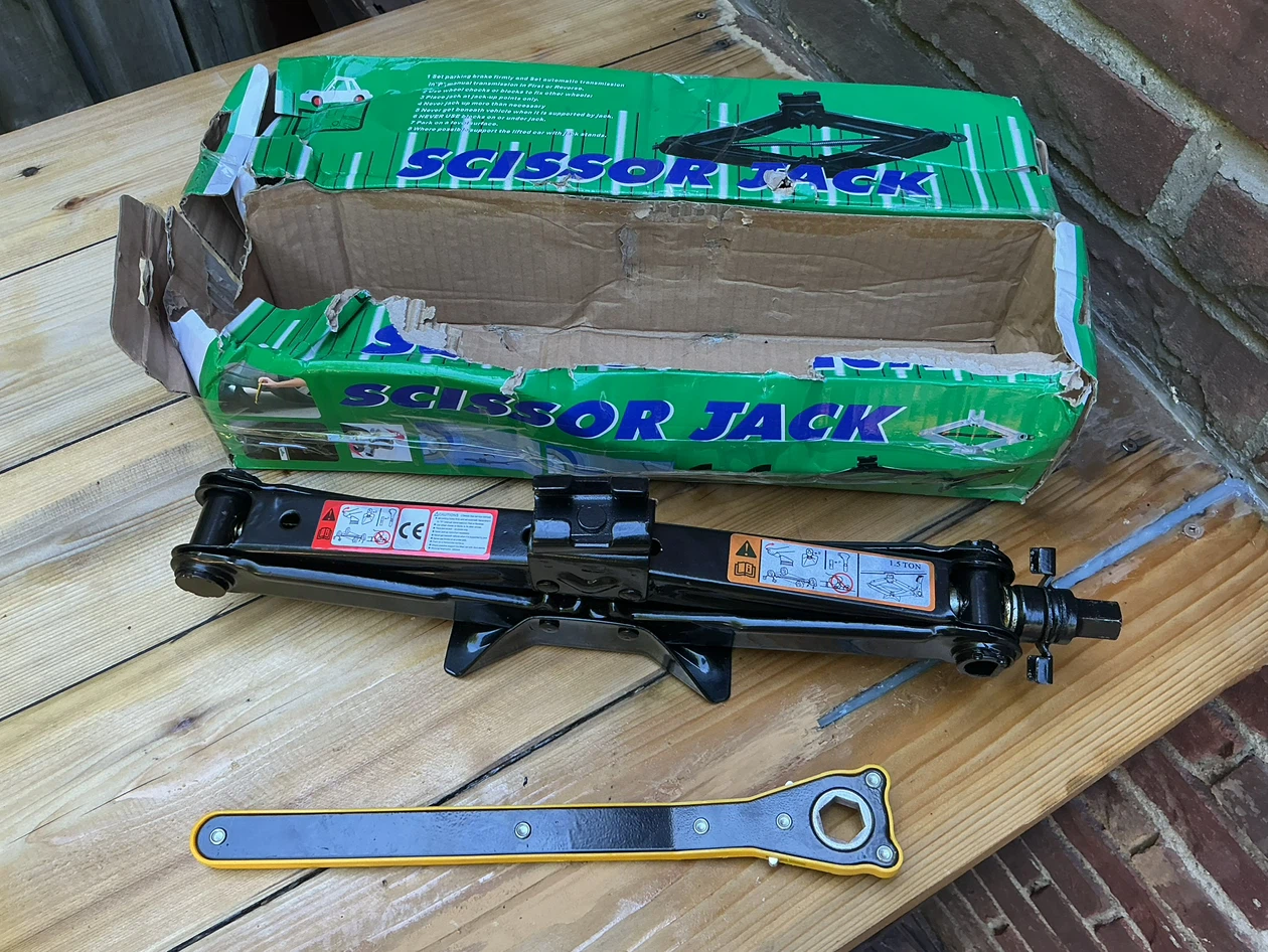 2 Brand New Scissor Jacks 1.5 Ton with Ratchet Wrenches - photo 5