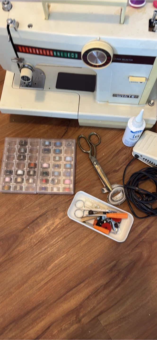 White Sewing Machine with Accessories and Bag - photo 2