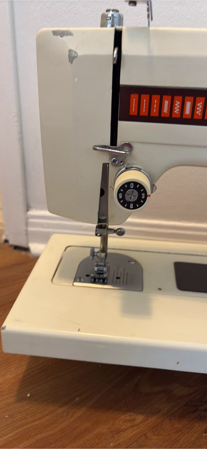White Sewing Machine with Accessories and Bag - photo 5