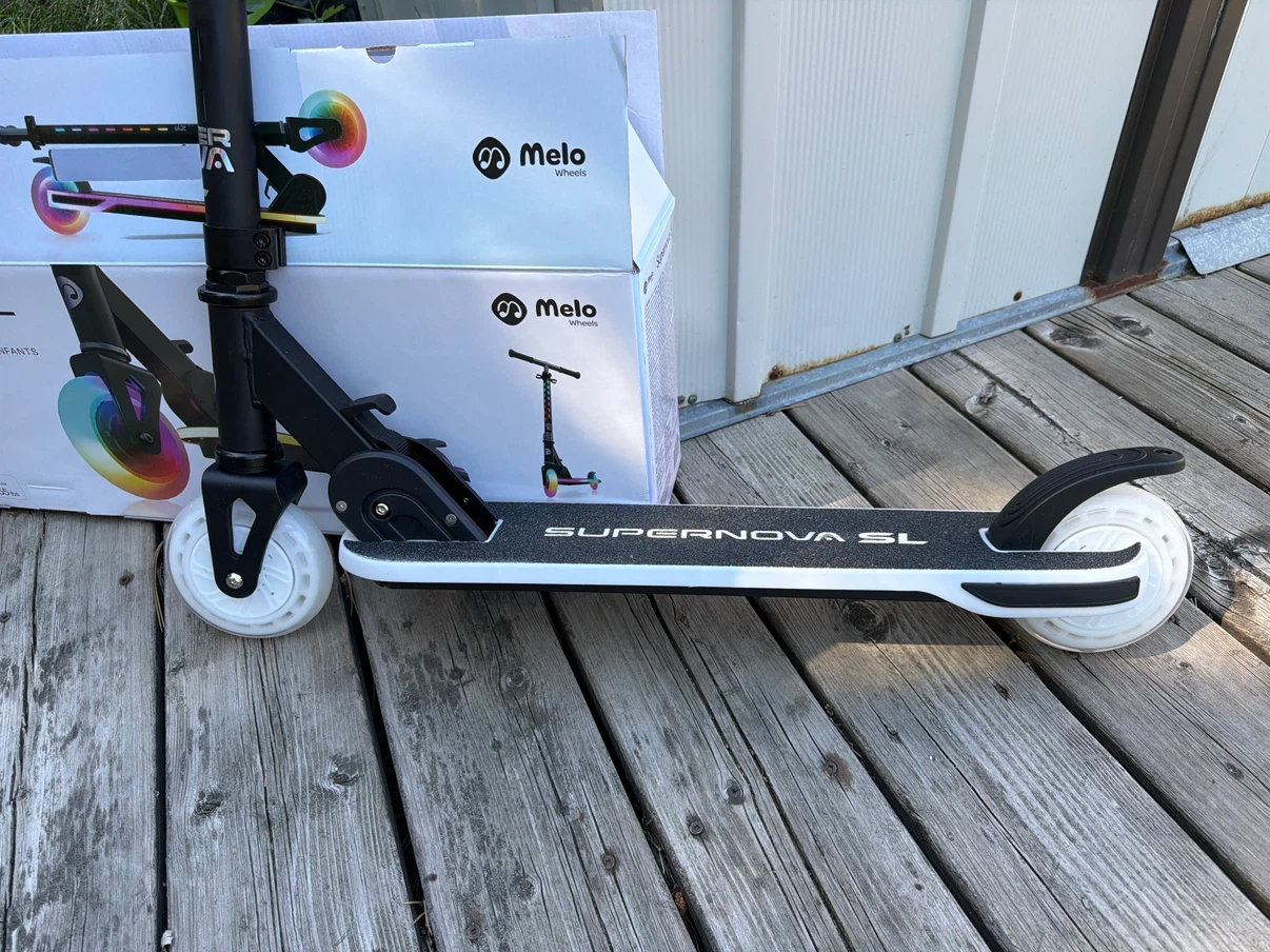 Melo Wheels Supernova SL Light-Up Scooter for Kids