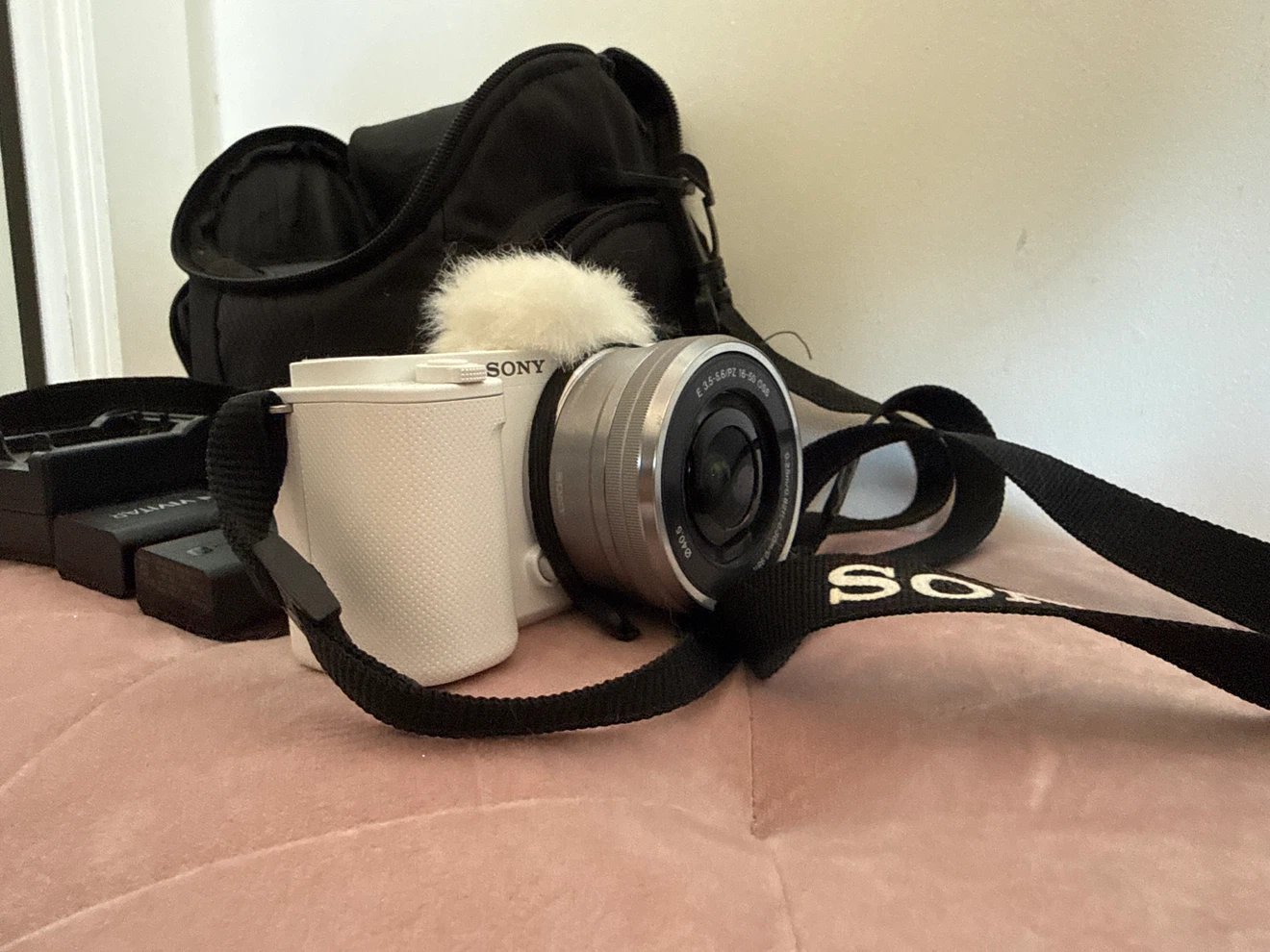 Sony Alpha ZV-E10 Mirrorless Camera with 16-50mm Lens - photo 3